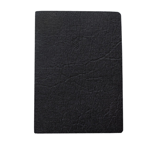 nachhaltiges Notizbuch aus veganem Leder. Das Notizbuch wurde in der Schweiz hergestellt und handgefertigt. Das nachhaltige Notizbuch A5 ist aus Ananasleder und hat die Farbe schwarz.
